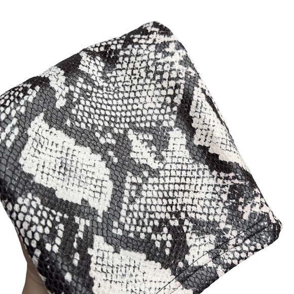 Urban Outfitters Maia Snakeskin Pants - Picture 14 of 16